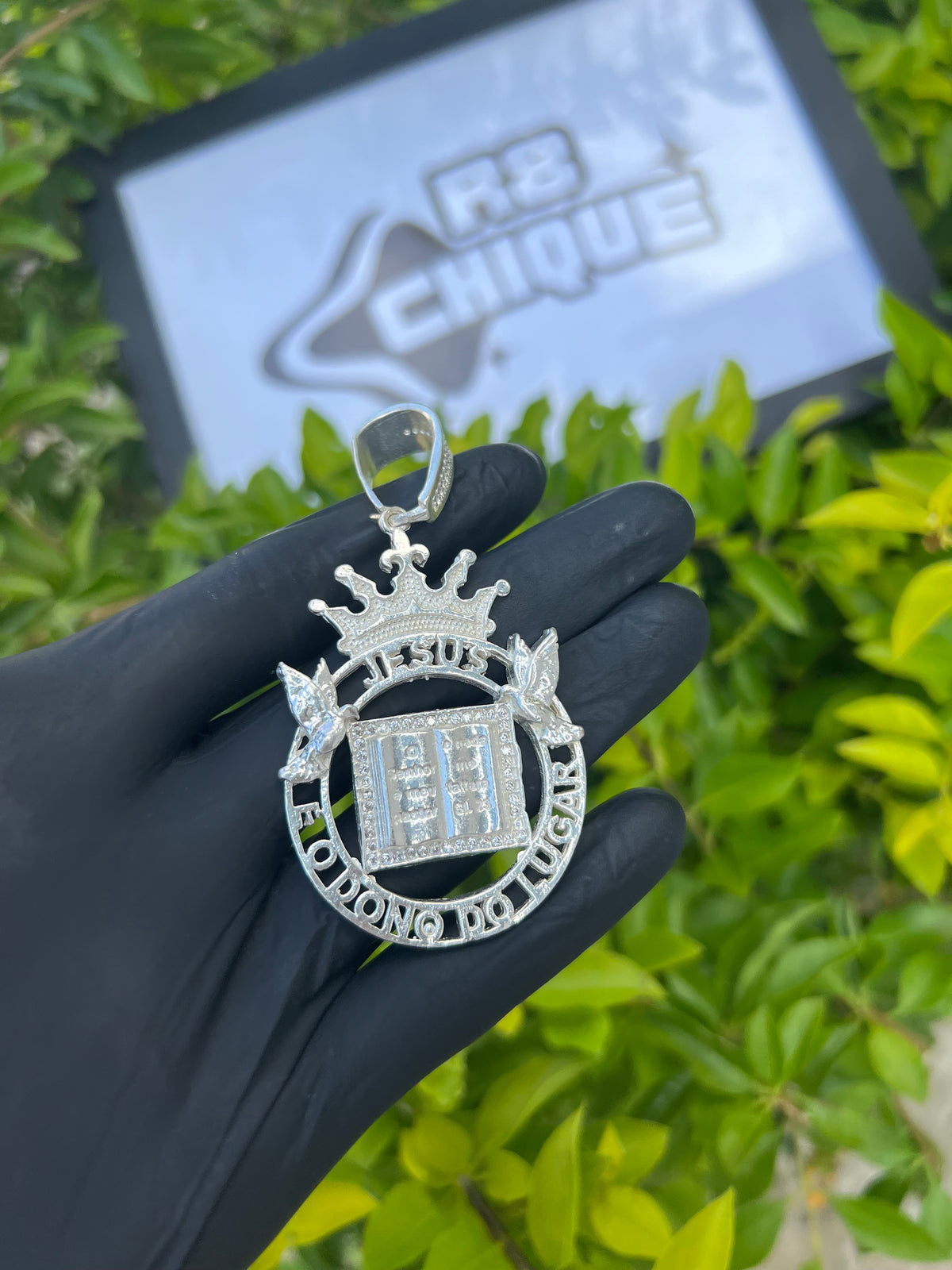 Pingente - Jesus é Dono do Lugar | Prata Mista