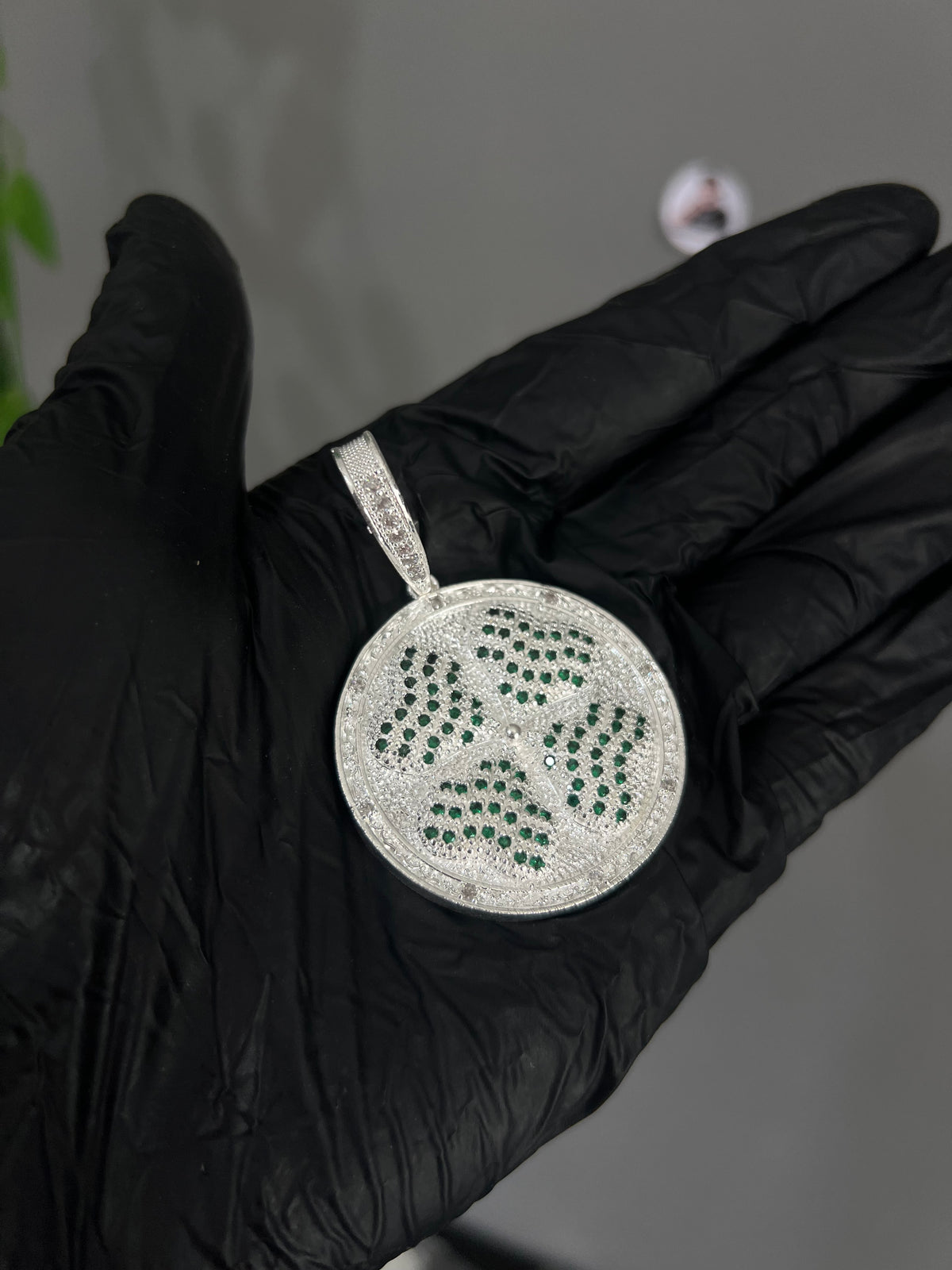 Pingente - Trevo de 4 folhas travejando 29