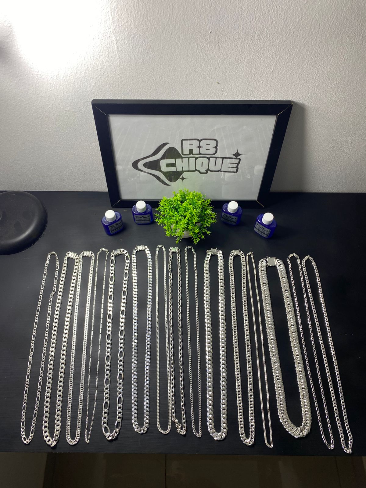 Kit Revenda | 15 Correntes / 4 de 8MM: 3x1,1x1,Cartie,Elo / 3 de 10MM - 1x1,3x1,Elo/ 1 de 15MM: EloTriplo / 1 de 9MM: 1x1 Laminada/ 3 de 4MM: 1x1,3x1,Elo/ 3 de 2MM: 1x1,3x1,Elo /+4 Limpa Pratas (Brinde) (Kit 105)