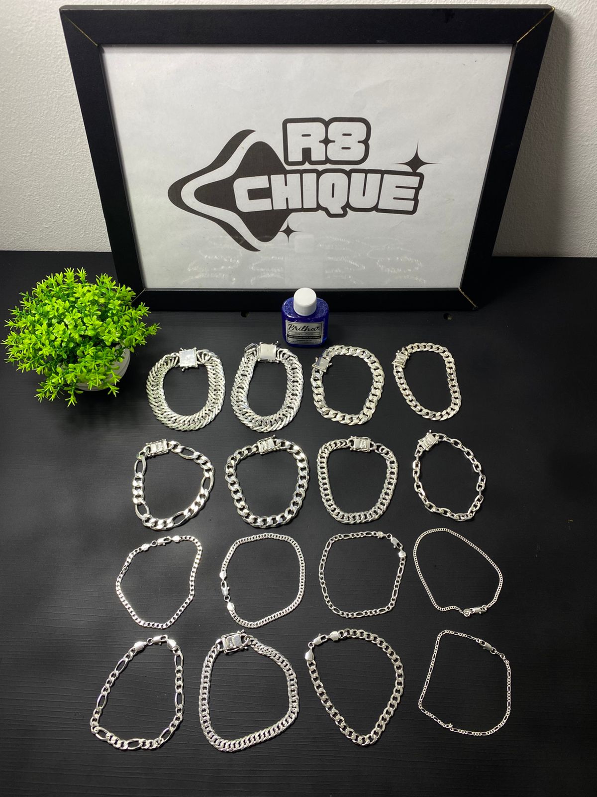 Kit Revenda | 16 Pulseiras / 2 de 2MM - 1x1, 3x1 /3 de 4MM - 3x1, 1x1,Elo /4 de 8MM - Cartie, 3x1, 1x1, Elo /3 de 10MM - 1x1,3x1,Elo/ 2 de 17MM / 1 de 12MM - 1x1 Italiana/ 1 de 9MM - 1x1 Laminada/ + 1 Limpa Pratas (BRINDE) (Kit 106)
