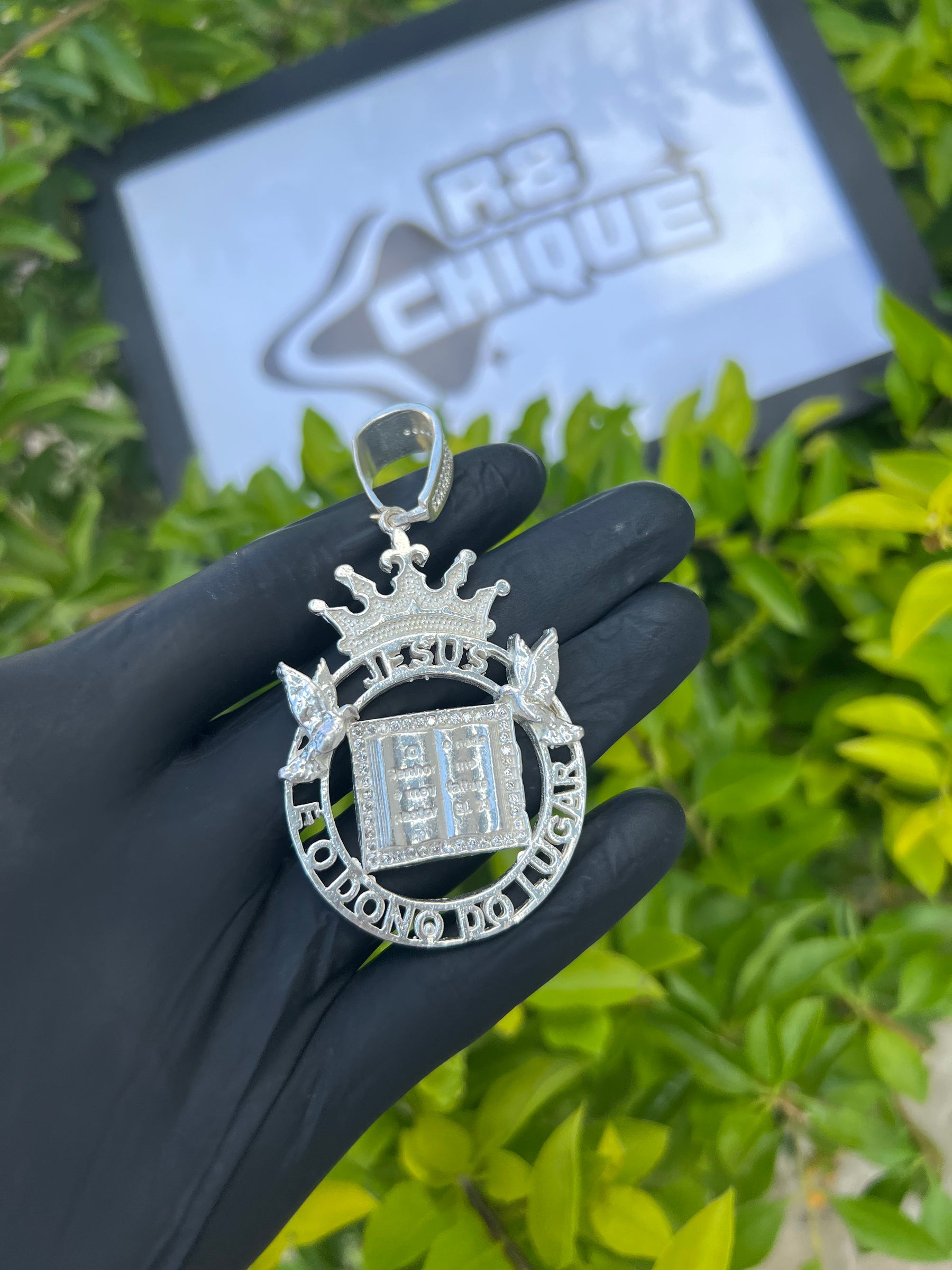 Pingente - Jesus é Dono do Lugar | Prata Mista