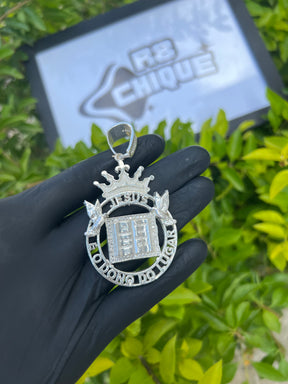 Pingente - Jesus é Dono do Lugar | Prata Mista