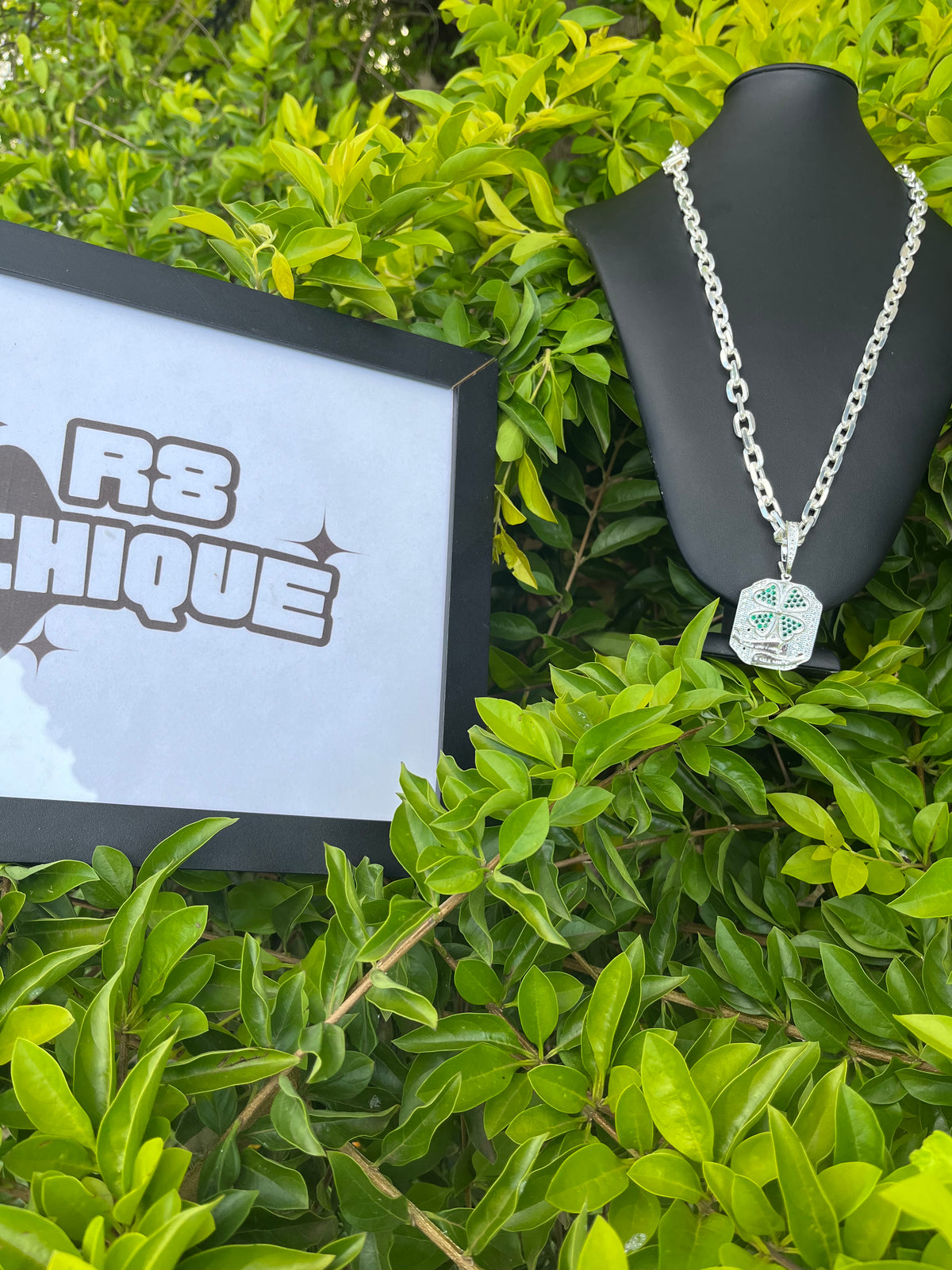 Corrente + Pingente - 12MM / Cartie (PODE ESCOLHER PINGENTE MANDA MENSAGEM)