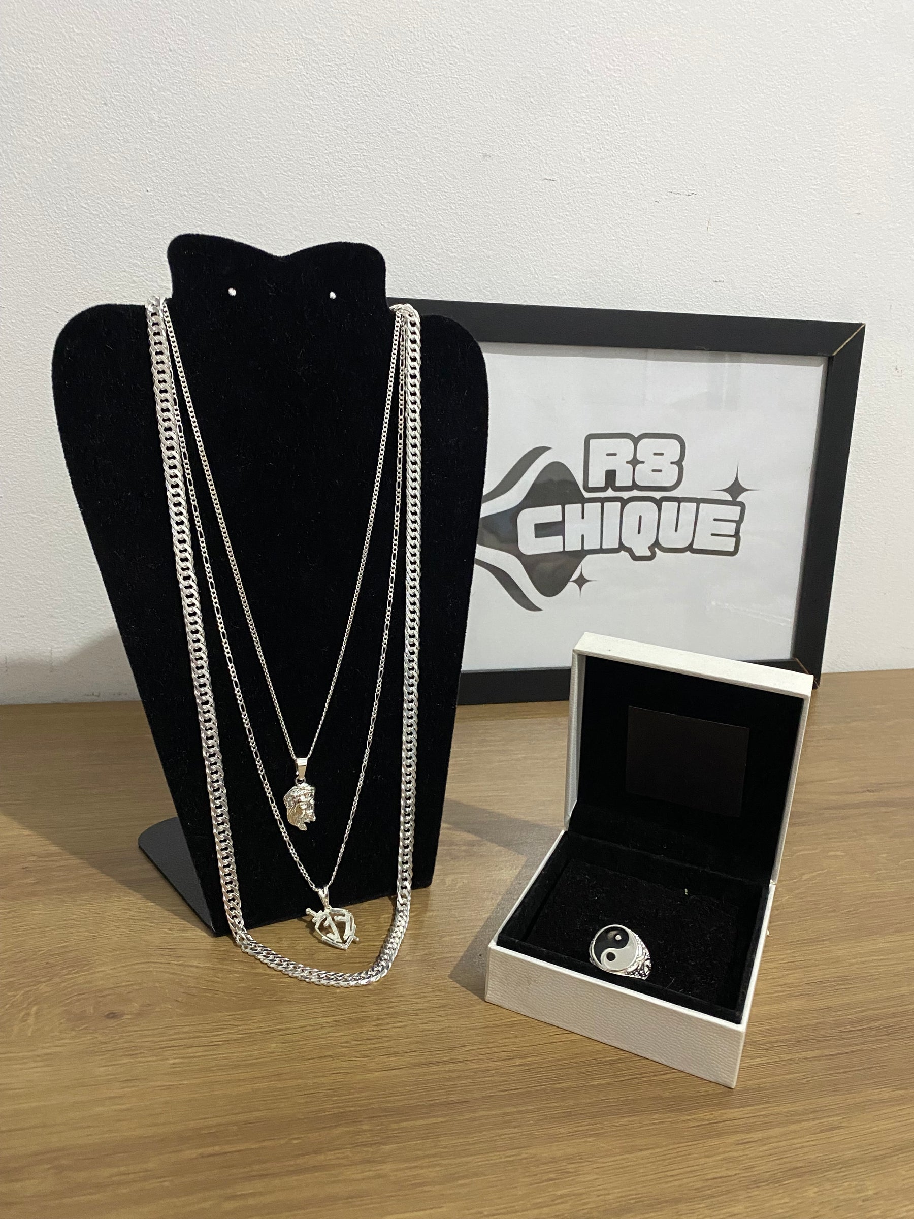 Kit Revenda | 3 Correntes 1 de 8MM EloDuplo / 2 de 3MM 1x1 e 3x1 / 2 Pingentes + 1 Dedeira (Kit 24)